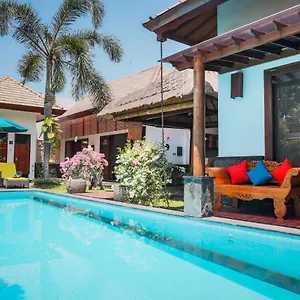 Ayu , Seminyak (Bali) Indonesia